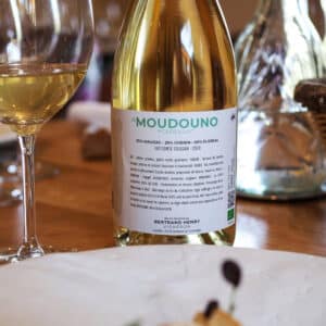 Partie typographique de l’étiquette du vin Le Cairn, design réalisé par Julien Maurel, graphiste en Occitanie