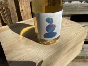 Graphiste Occitanie – Étiquette Le Cairn évoquant la minéralité et l’équilibre du vin