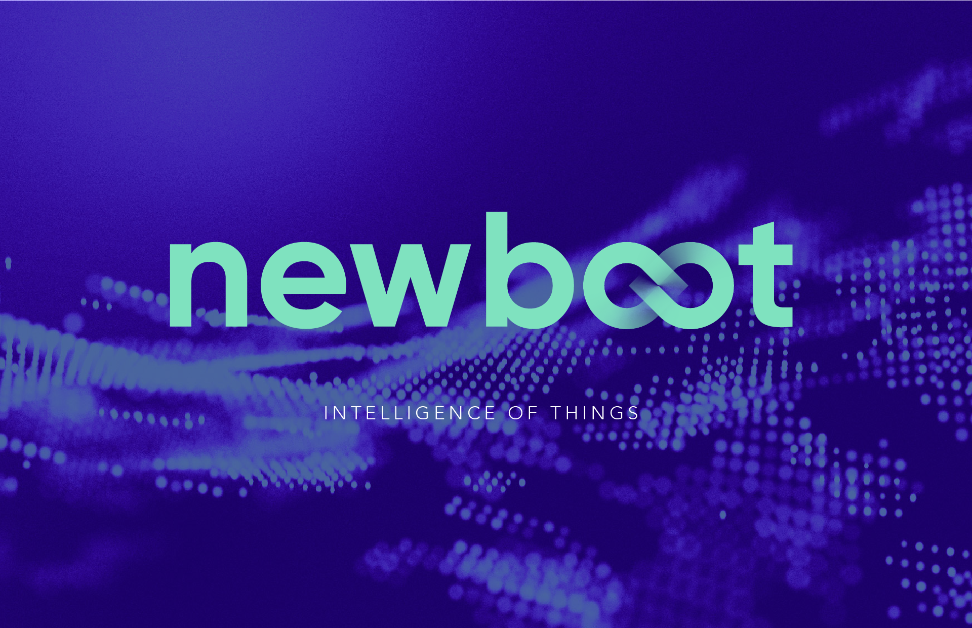 Logotype Newboot sur fond digital bleu, utilisant le double O transformé en signe infini. Identité visuelle conçue par Julien Maurel, graphiste webdesigner à Toulouse.