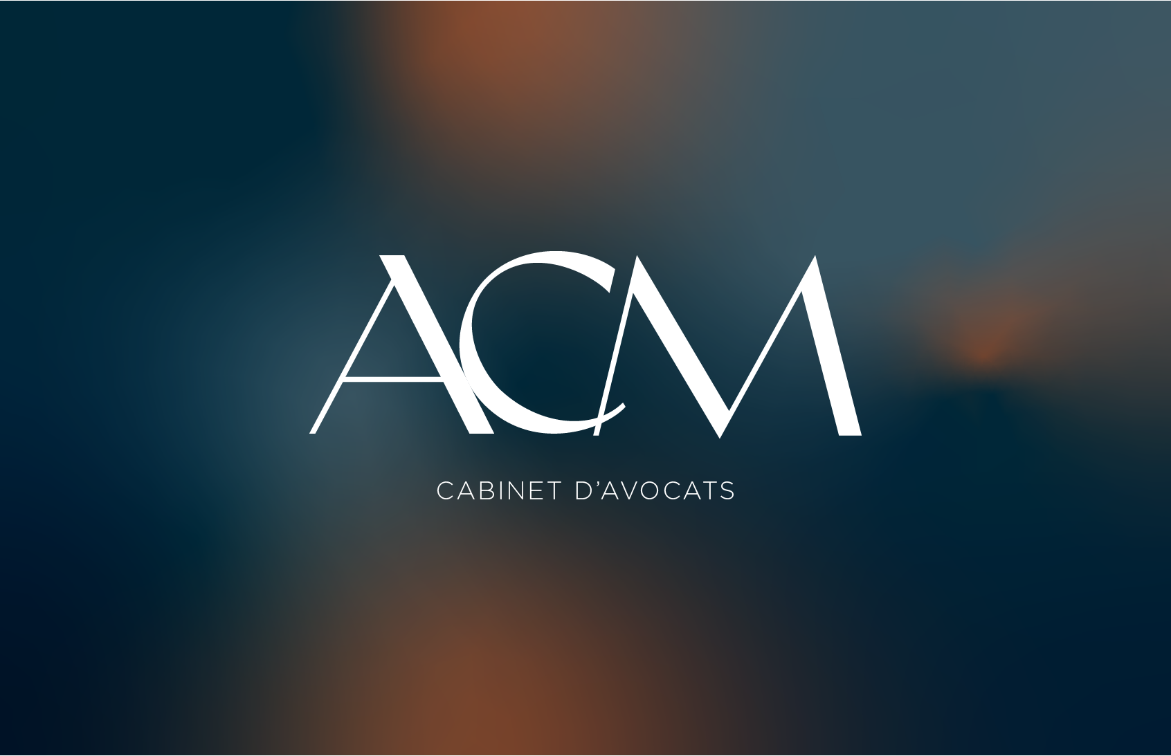 Logotype principal du cabinet d’avocats ACM à Toulouse — CAOX, bleu nuit, touche brique — création Julien Maurel, graphiste.